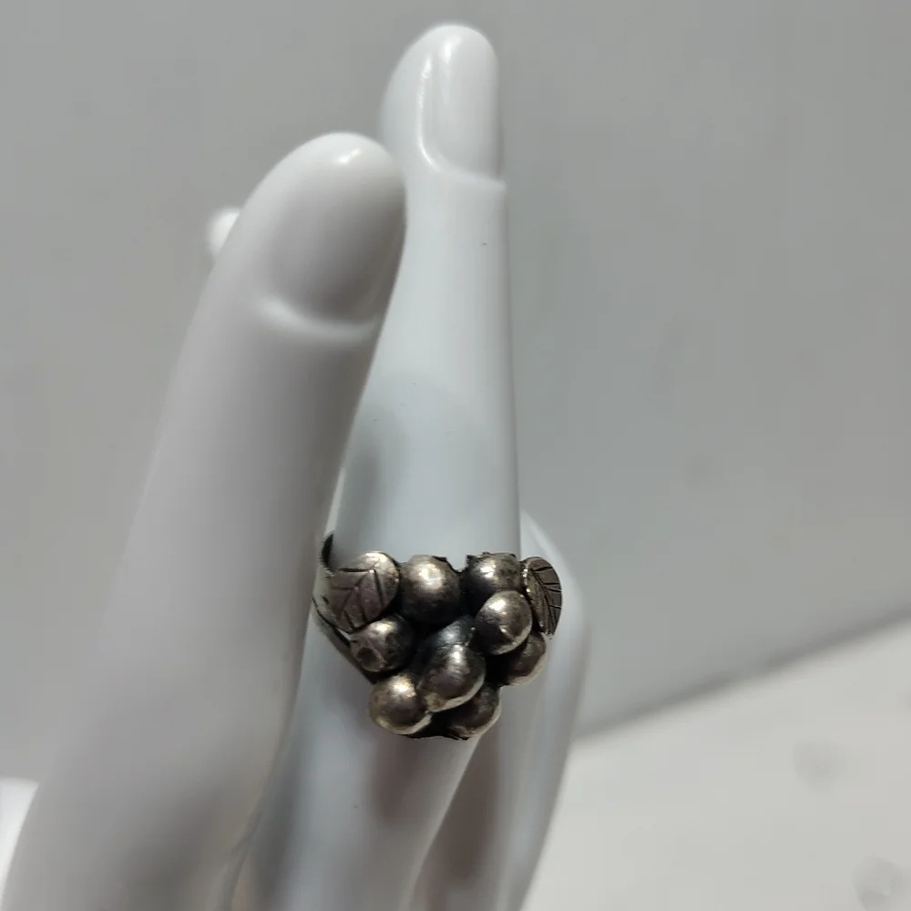 Sterling Silver Grape Cluster Ring Leaf Detail‎ Size 6.5 Artisan Style